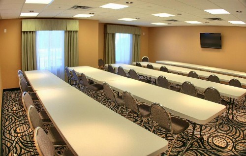 Best Western Plus Airport Inn & Suites - image 9