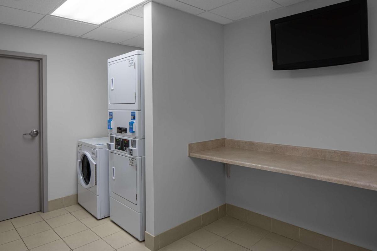 Hilton Garden Inn - Salt Lake City Airport - image 2