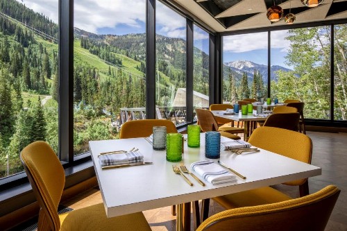 Cliff Lodge and Spa - image 2