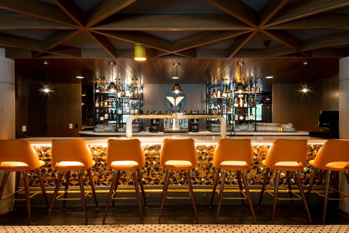 Cliff Lodge and Spa - image 4