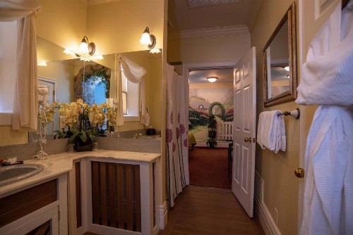 The Anniversary Inn - South Temple - image 14