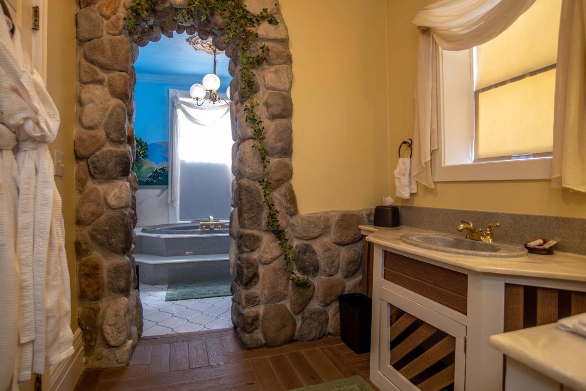 The Anniversary Inn - South Temple - image 4