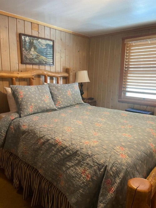 Silver Fork Lodge & Restaurant - image 2