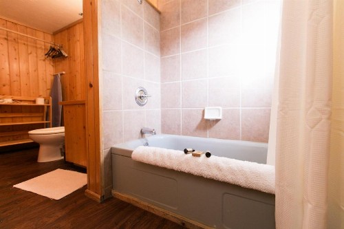 Silver Fork Lodge & Restaurant - image 40