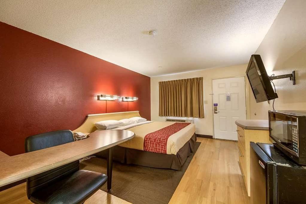 Motel 6-San Antonio TX - Near Lackland AFB - image 2