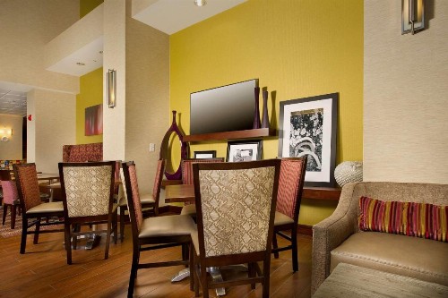 Hampton Inn and Suites San Antonio Airport - image 10
