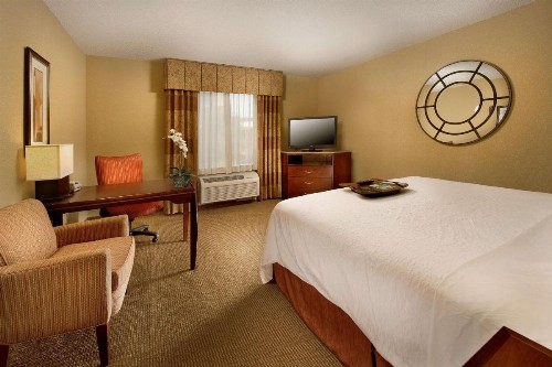 Hampton Inn and Suites San Antonio Airport - image 13