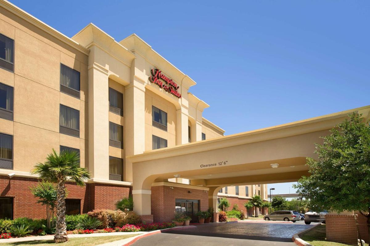Hampton Inn and Suites San Antonio Airport - image 3