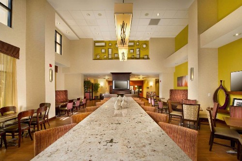Hampton Inn and Suites San Antonio Airport - image 5