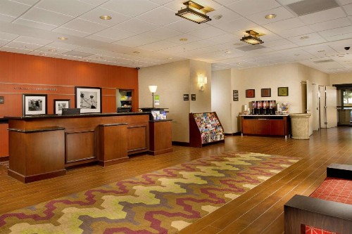 Hampton Inn and Suites San Antonio Airport - image 7