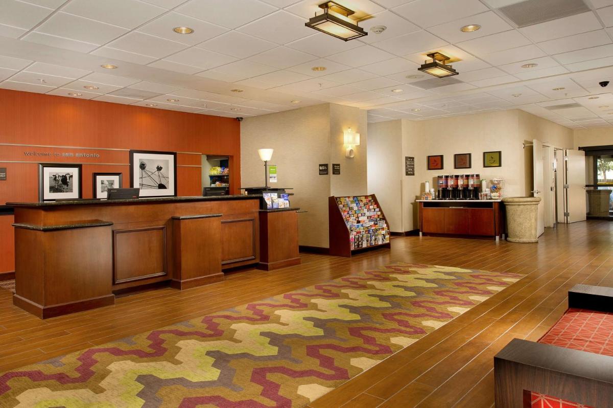 Hampton Inn and Suites San Antonio Airport - image 7