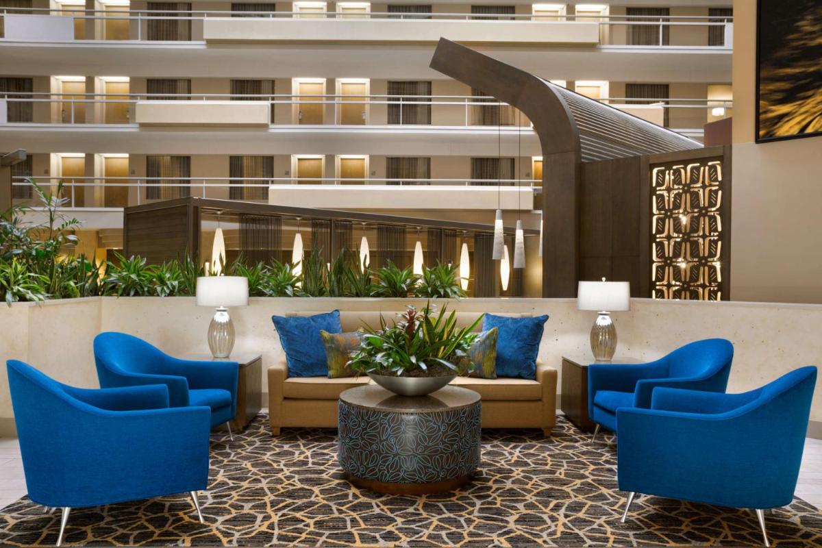 Embassy Suites San Antonio Airport - image 4