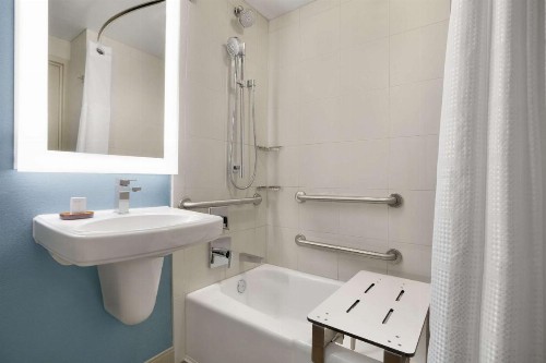 Embassy Suites San Antonio Airport - image 42