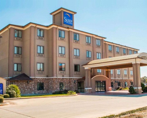Sleep Inn and Suites at Six Flags - image 1