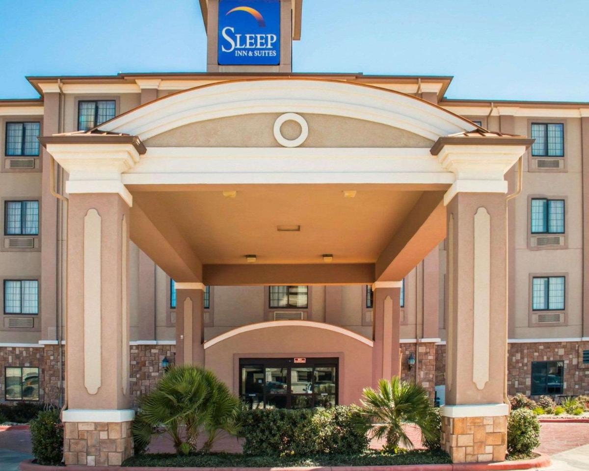 Sleep Inn and Suites at Six Flags - image 3