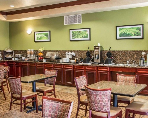 Sleep Inn and Suites at Six Flags - image 36