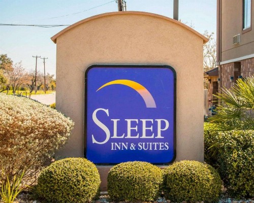 Sleep Inn and Suites at Six Flags - image 4