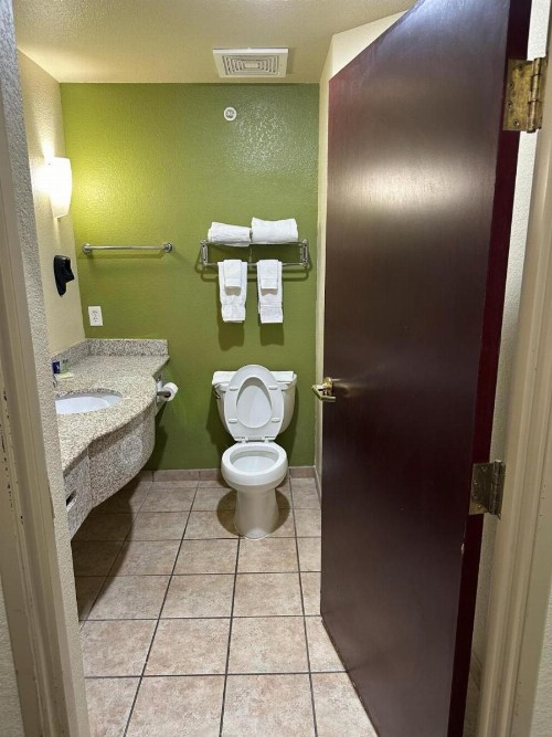 Sleep Inn and Suites at Six Flags - image 43