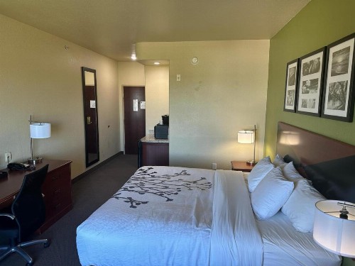 Sleep Inn and Suites at Six Flags - image 47