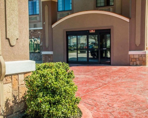Sleep Inn and Suites at Six Flags - image 5