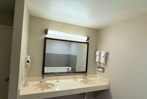Days Inn by Wyndham San Antonio Interstate Hwy 35 North - image 11