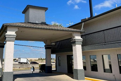 Days Inn by Wyndham San Antonio Interstate Hwy 35 North - image 2