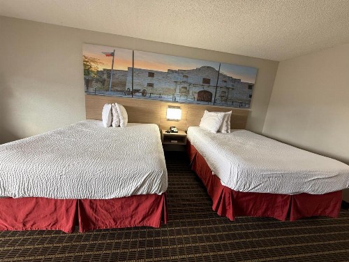 Days Inn by Wyndham San Antonio Interstate Hwy 35 North - image 3