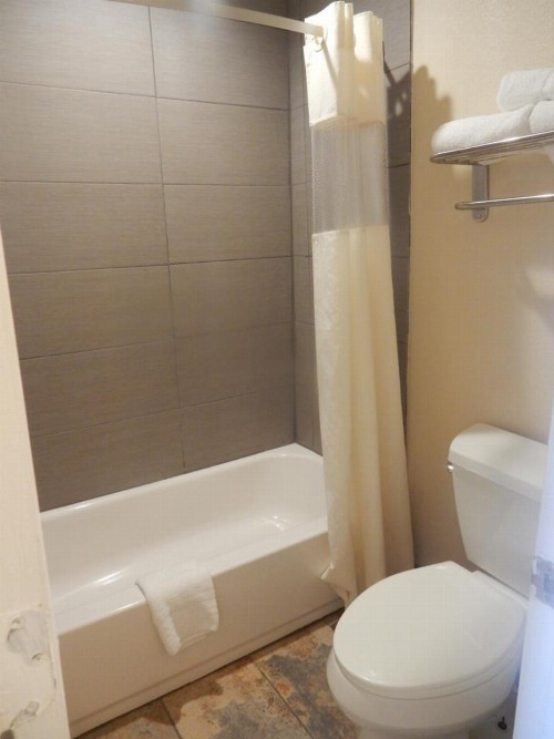 Days Inn by Wyndham San Antonio Interstate Hwy 35 North - image 9