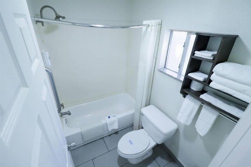 Rodeway Inn Lackland AFB/Sea World - image 27