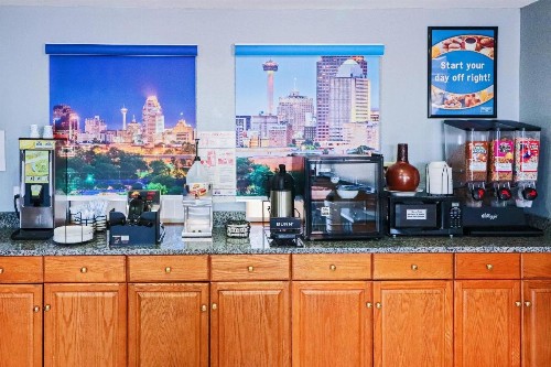 Rodeway Inn Lackland AFB/Sea World - image 38