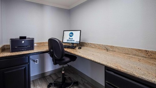 Best Western Garden Inn - image 8