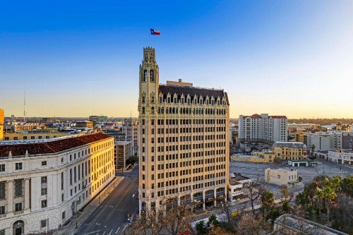 The Emily Morgan Hotel - A DoubleTree by Hilton - image 1