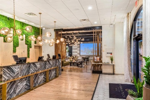 Riverwalk Plaza Hotel - image 13