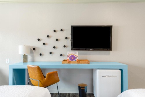 Riverwalk Plaza Hotel - image 21