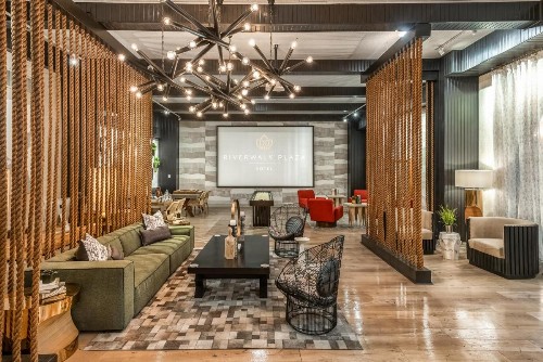 Riverwalk Plaza Hotel - image 30
