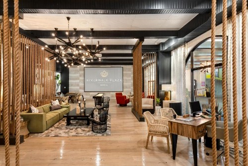 Riverwalk Plaza Hotel - image 32