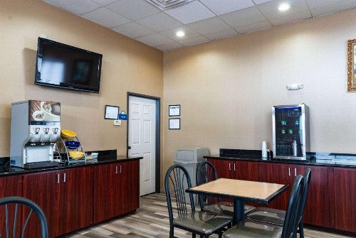 Days Inn by Wyndham N.W. Medical Center - image 21