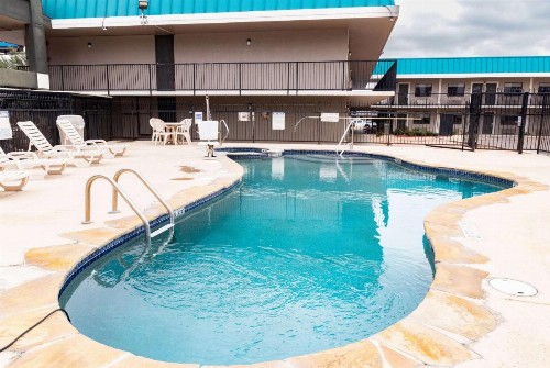 Days Inn by Wyndham N.W. Medical Center - image 9