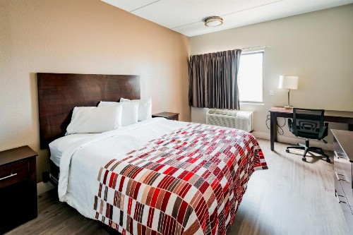 Red Roof Inn San Antonio SeaWorld/Northwest - image 50