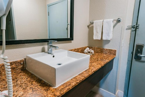 Red Roof Inn San Antonio SeaWorld/Northwest - image 9