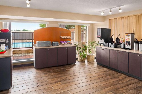 Ramada by Wyndham San Antonio/Near SeaWorld - image 12