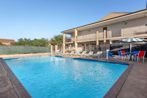 Ramada by Wyndham San Antonio/Near SeaWorld - image 19