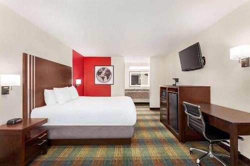 Ramada by Wyndham San Antonio/Near SeaWorld - image 3