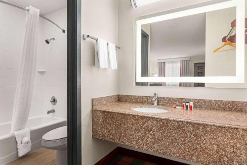 Ramada by Wyndham San Antonio/Near SeaWorld - image 30