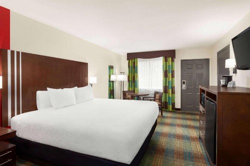 Ramada by Wyndham San Antonio/Near SeaWorld - image 37