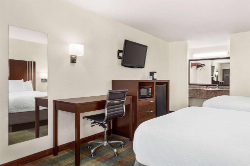 Ramada by Wyndham San Antonio/Near SeaWorld - image 7