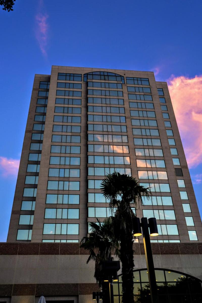 San Antonio Colonnade Hotel - image 3