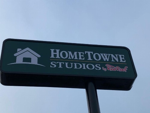 HomeTowne Studios by Red Roof San Antonio E - near AT&T Center - image 2