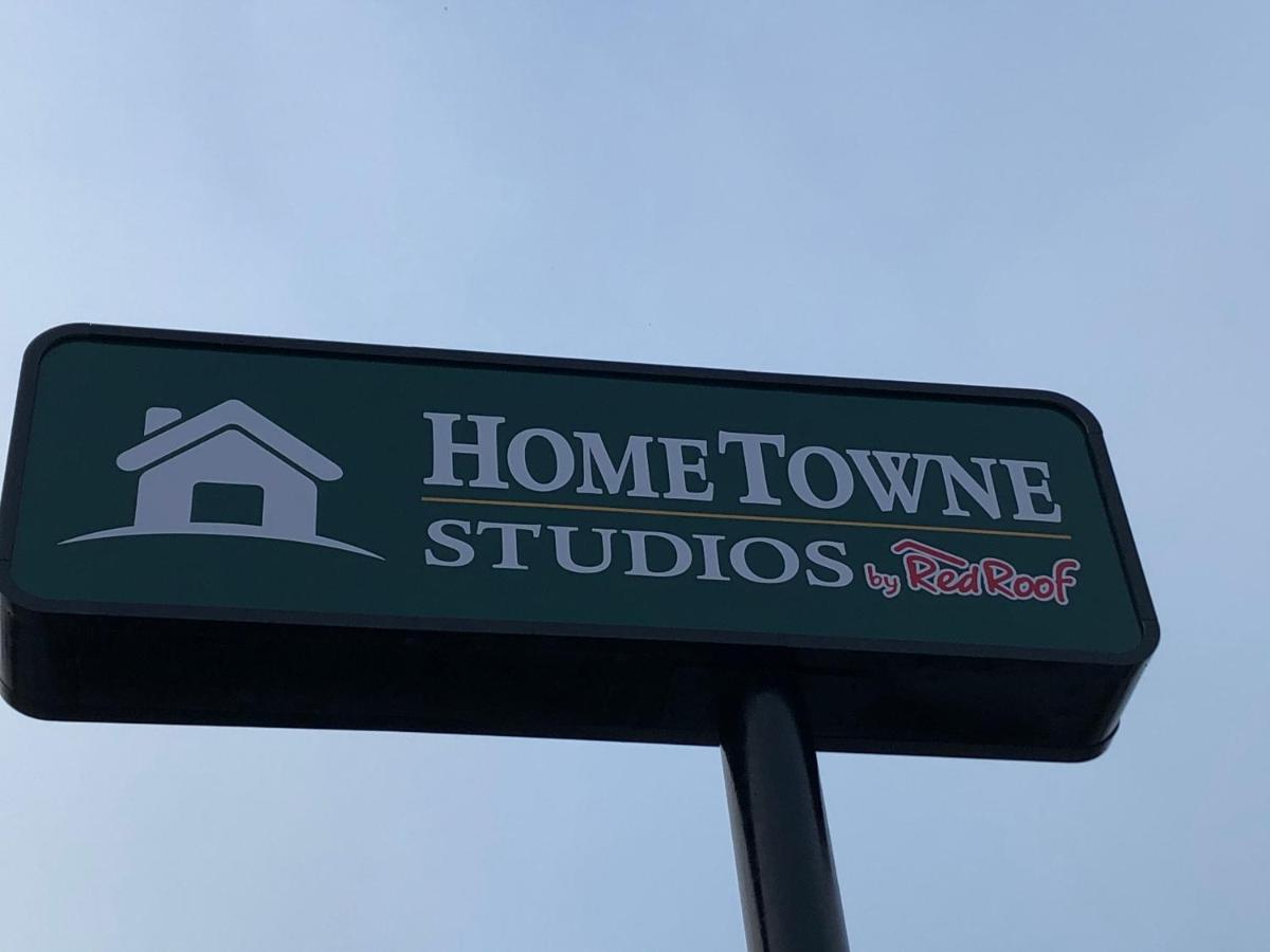 HomeTowne Studios by Red Roof San Antonio E - near AT&T Center - image 2