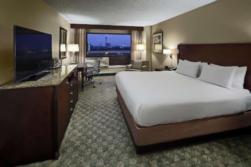DoubleTree by Hilton San Antonio Downtown - image 18